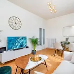 Art Deco' - Sleepwithme - Free Parking - Free Breakfast - Very Friendly Staff Appartement *