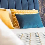 Appartement Art Deco' - Sleepwithme - Free Parking - Free Breakfast - Very Friendly Staff
