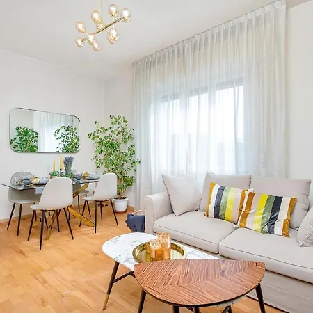 Art Deco' - Sleepwithme - Free Parking - Free Breakfast - Very Friendly Staff Apartment Pisa