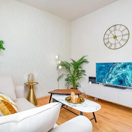 Art Deco' - Sleepwithme - Free Parking - Free Breakfast - Very Friendly Staff Apartment