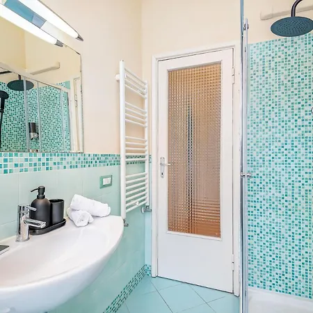 Art Deco' - Sleepwithme - Free Parking - Free Breakfast - Very Friendly Staff Apartment *