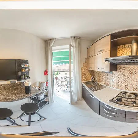 아파트 Art Deco' - Sleepwithme - Free Parking - Free Breakfast - Very Friendly Staff *
